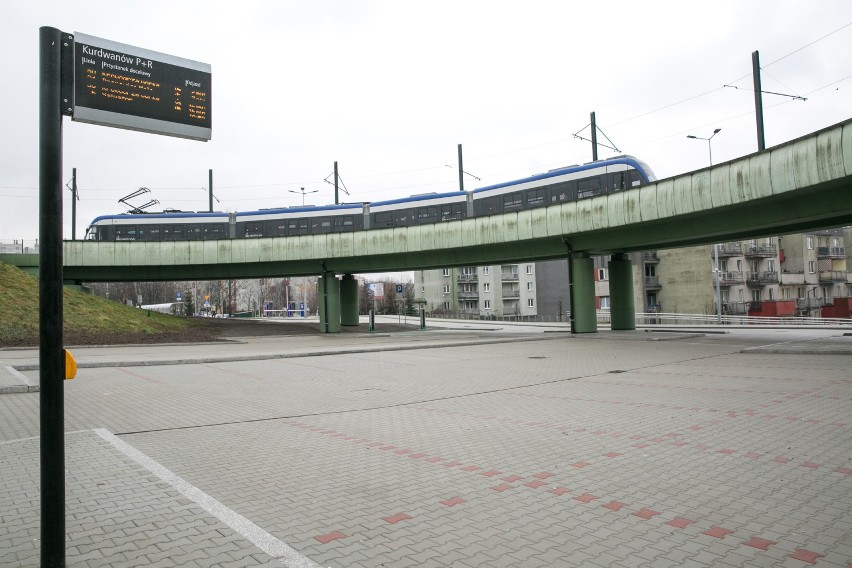 Kraków. Parking Park&Ride Kurdwanów już otwarty, pomieści 167 samochodów 