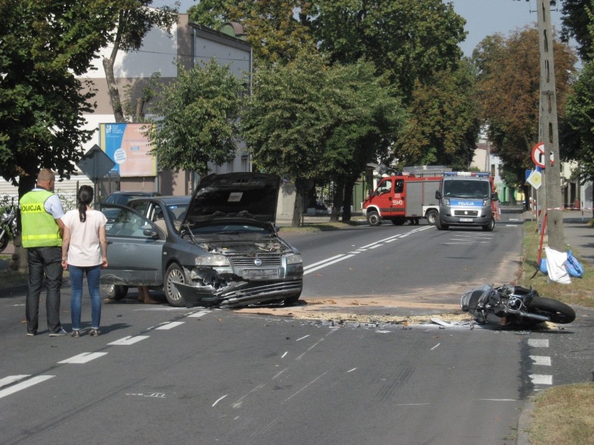 Groźny wypadek w Wieluniu. Motocyklista w szpitalu [ZDJĘCIA]