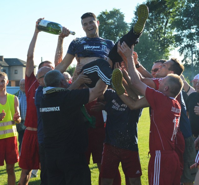 Dwa lata temu piłkarze Jawiszowic nosili swojego trenera na rękach po awansie do okręgówki.