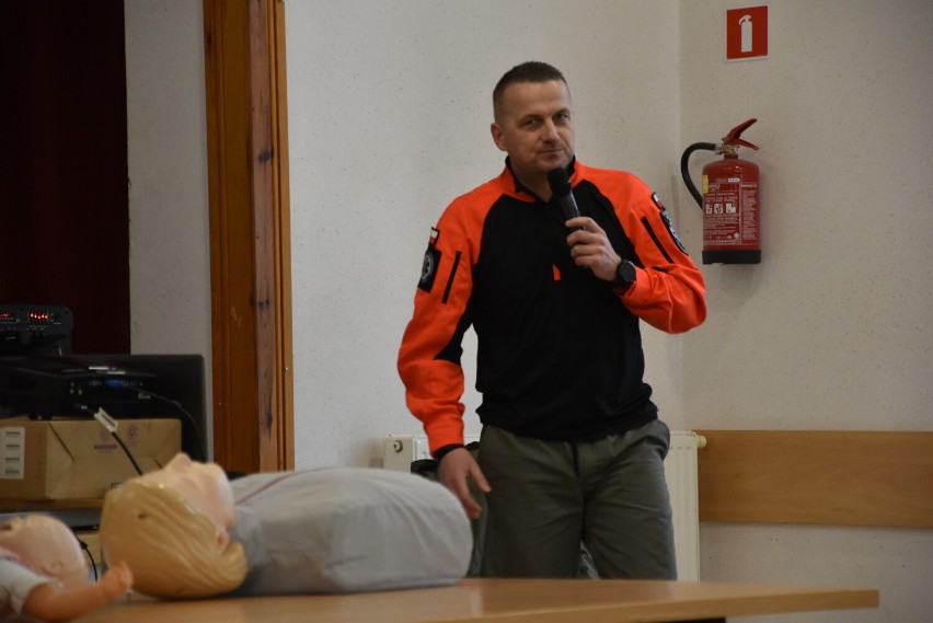 Strażacy z Grąblewa zaprosili na szkolenie z obsługi AED....