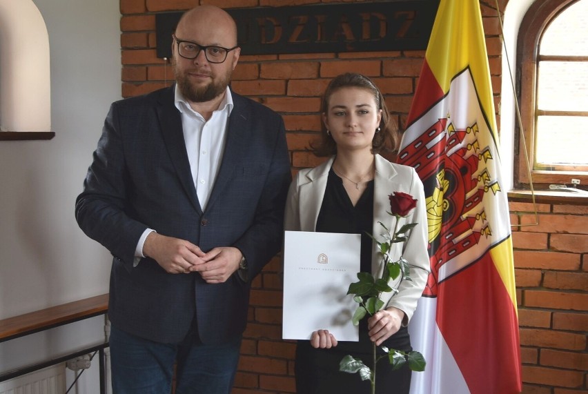 Małgorzata Grzanka otrzymała stypendium w wysokości 2180 zł,...