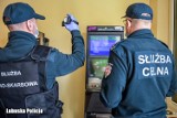 Nielegalne kasyno Krosno Odrzańskie. Policjanci zabezpieczyli automaty do gier. Zatrzymano 23-latka. Właścicielowi lokalu grozi potężna kara
