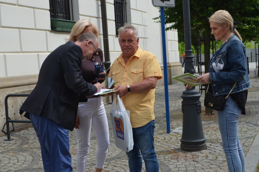 Głogów: Trwa zbieranie podpisów na listach poparcia dla Rafała Trzaskowskiego, kandydata na prezydenta RP