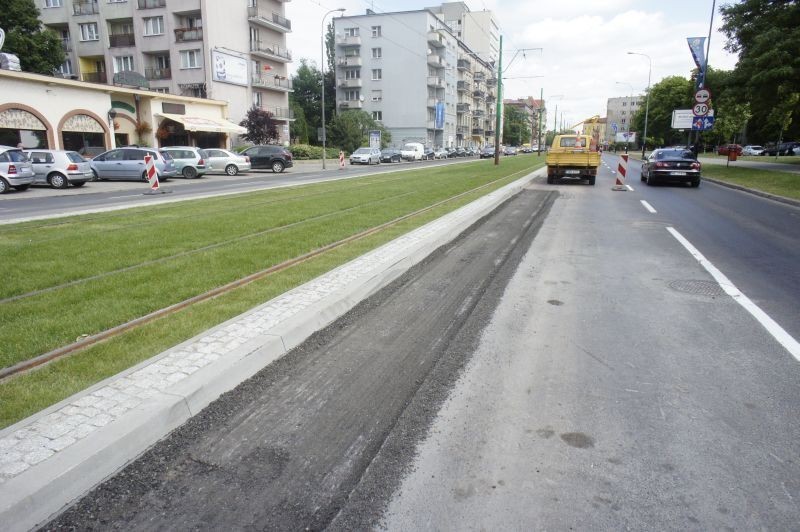 Poznań - Zrywają asfalt na Grunwaldzkiej [ZDJĘCIA]