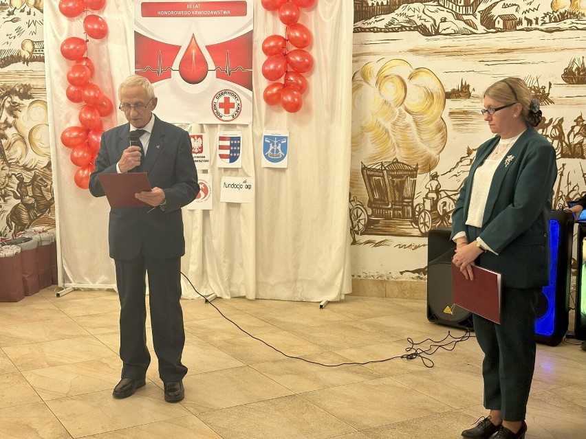 Medale, odznaki, nagrody i podziękowania dla honorowych dawców krwi w Sandomierzu. Długa lista nagrodzonych. Zobacz zdjecia