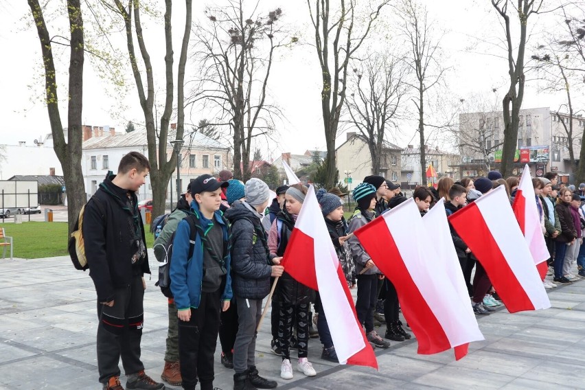 Za nami pierwszy dzień największego w Polsce historycznego rajdu! Uczestnicy przeszli 19 kilometrów