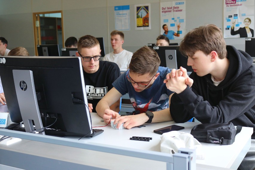 Uczniowie „elektryka” w Radomsku na praktykach w Niemczech. ZDJĘCIA