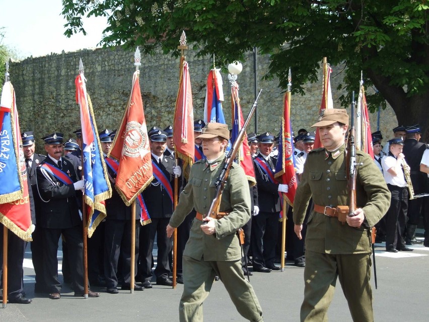 Wieluń: Kwiaty, przemówienia, a wieczorem patriotyczna majówka