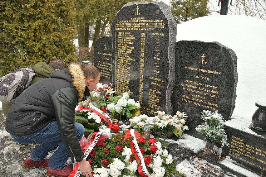 Uroczystości upamiętniające ofiary oddziału Romualda Rajsa...