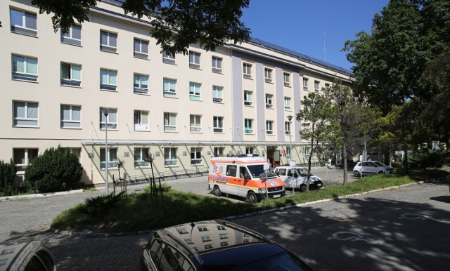 Lekarze opiekujący się feralnego dnia 2014 r 57-latkiem w Jonscherze zostali osądzeni przed sądem karnym. Wyrok im zawieszono.