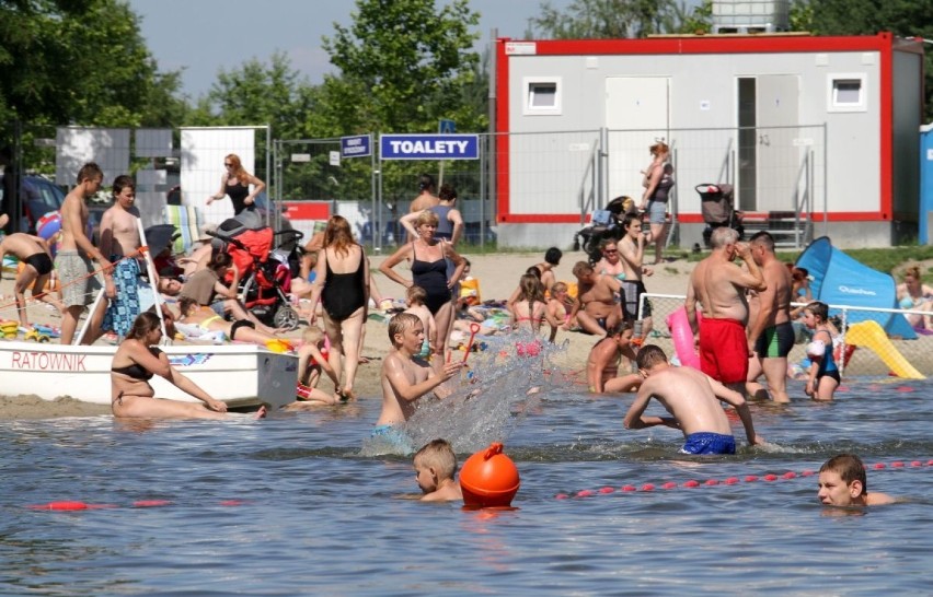 Upały? Wrocławianie chłodzą się na kąpielisku przy Królewieckiej [ZDJĘCIA]