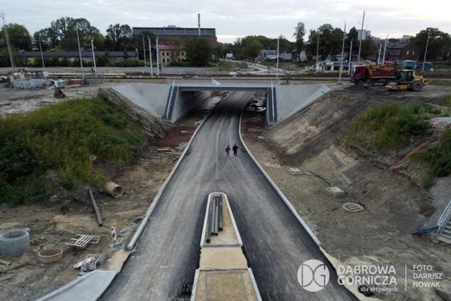 Nowy tunel pod linią kolejową w centrum Dąbrowy Górniczej ma być gotowy we wrześniu 

Zobacz kolejne zdjęcia/plansze. Przesuwaj zdjęcia w prawo naciśnij strzałkę lub przycisk NASTĘPNE