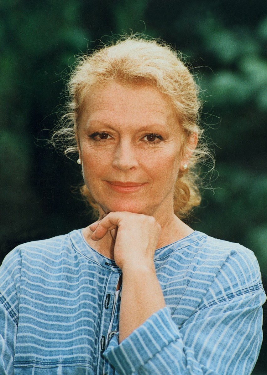 Ewa Wiśniewska urodziła się 25 kwietnia 1942 roku w...