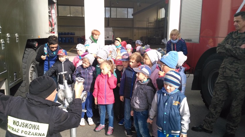 Przedszkolaki z "ósemki" odwiedziły podmalborskie lotnisko NATO