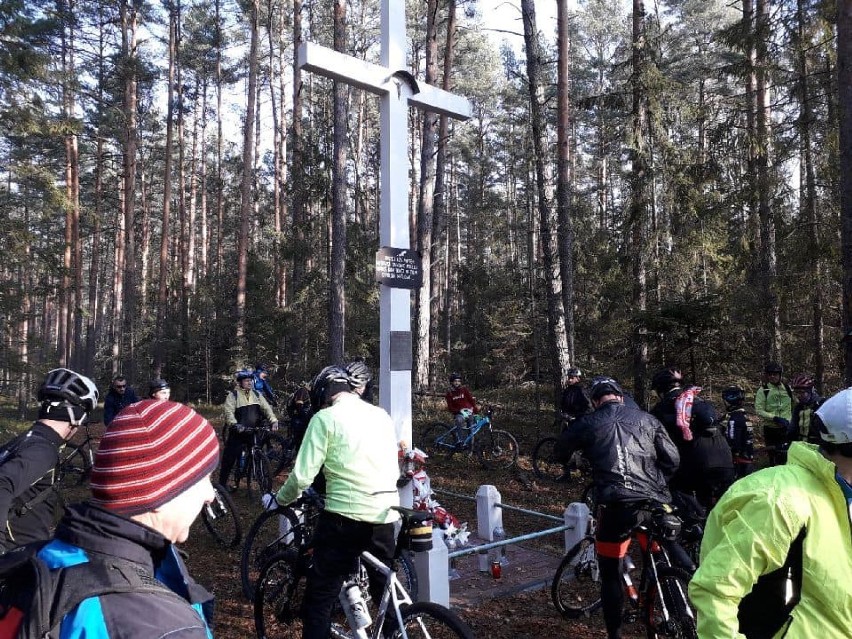 Rajd Pamięci - Bike Club Janów Lubelski uczcił 100-lecie niepodległości Polski (ZDJĘCIA)