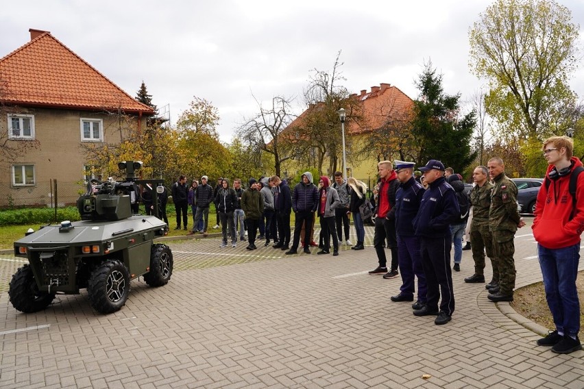 Państwowa Uczelnia Zawodowa w Suwałkach zaprezentowała wyjątkowy pojazd, który może być wykorzystany w wojsku