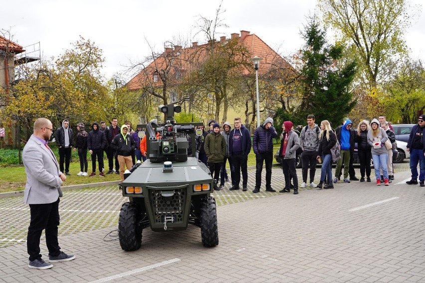 Państwowa Uczelnia Zawodowa w Suwałkach zaprezentowała wyjątkowy pojazd, który może być wykorzystany w wojsku