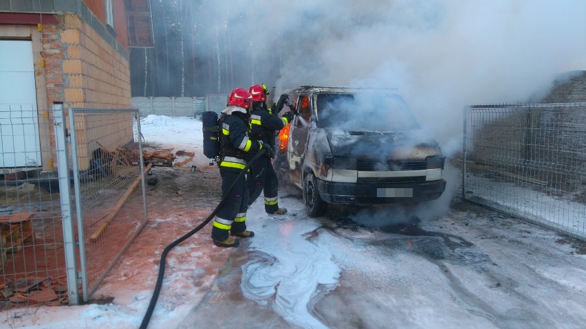 Pożar auta w Smoszewie [ZDJĘCIA]