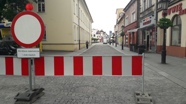 Prowadząca do Rynku Głównego ulica Mayzla w Oświęcimiu, będzie zamknięta dla ruchu samochodowego od najbliższego piątku 14 maja 2021r. do 30 października 2021 r. Wracają ogródki gastronomiczne.