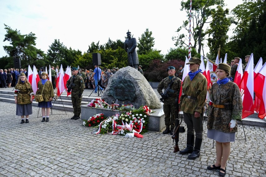 W Toruniu  obchodzono 78. rocznicę wybuchu powstania...