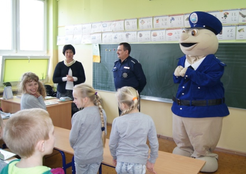 Szkoła Podstawowa w Chełmnie: Spotkanie z sierżantem Pyrkiem