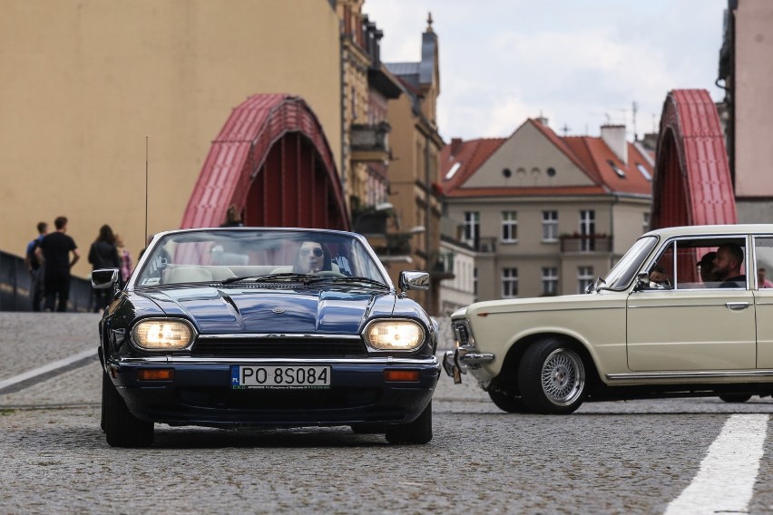 Klasyczne samochody na poznańskich ulicach....