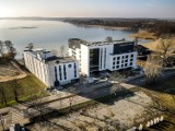Największy apartamentowiec w Boszkowie gotowy. Otworzy się na sezon 2023 i tak wygląda
