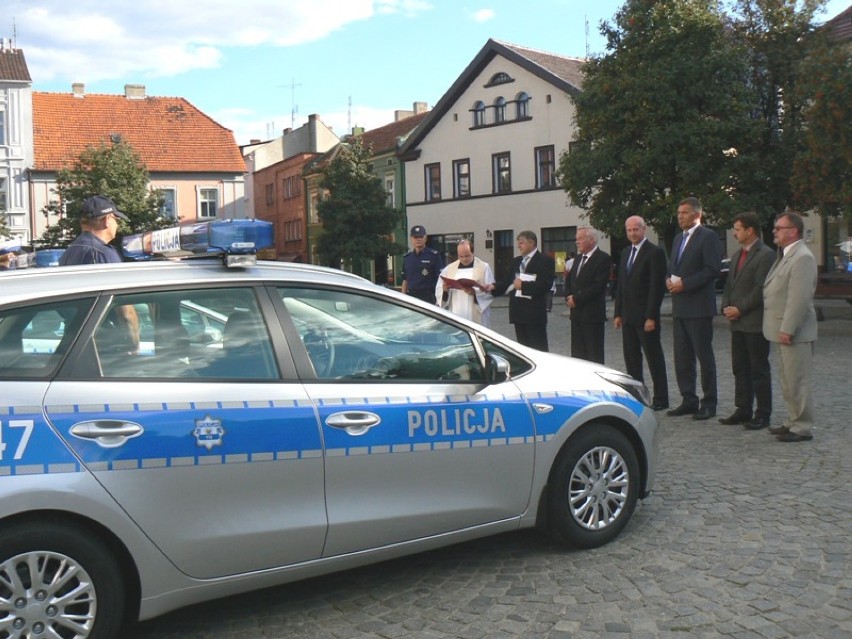 Policja w Jarocinie: Policjanci dostali trzy nowe radiowozy