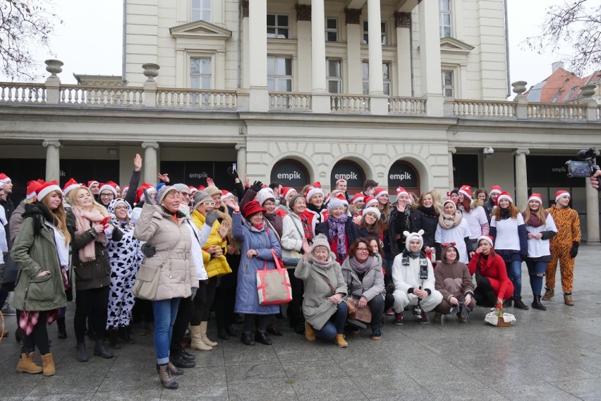 Świąteczny flashmob studentów AWF w centrum Poznania
