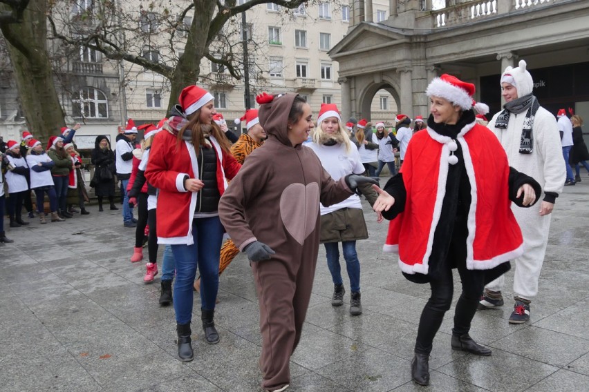 Świąteczny flashmob studentów AWF w centrum Poznania