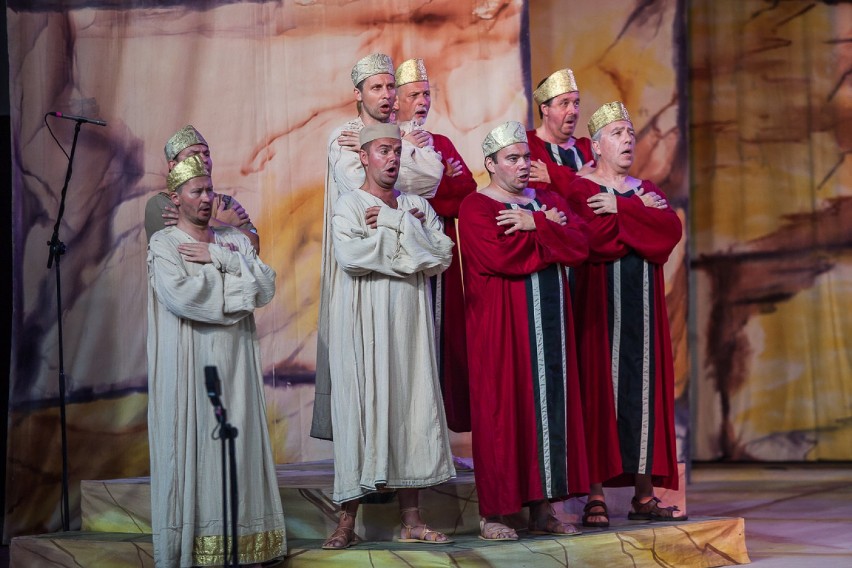 Opera "Nabucco" Verdiego została wystawiona na deskach sceny...