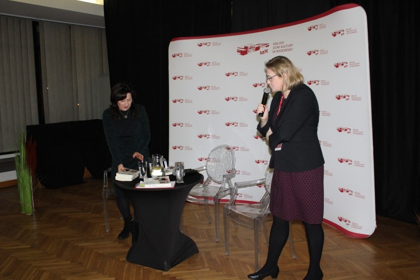 Elżbieta Stępień z Radomska prezentuje kolejną powieść. Spotkanie autorskie w MDK. ZDJĘCIA