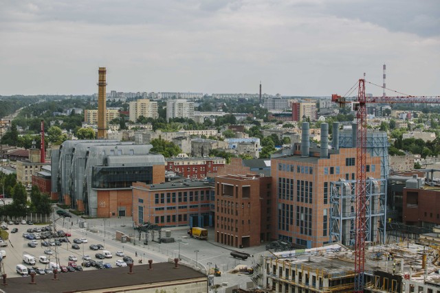 1. Zwiedzanie zrewitalizowanej elektrociepłowni EC-1
EC1 Łódź - Miasto Kultury w Łodzi, ul. Targowa 1/3

Terminy wycieczek: 
-&nbsp;31 lipca, godz. 11.30, 13.30, 14.30, 16.30, 18.30, 19.30

Miejsce zbiórki: punkt recepcyjny w budynku EC1 Wschód w holu Planetarium

Atrakcje wycieczki: przestrzenie kompleksu EC1

Zapisy: Zapisy w dniach 18-30 lipca pod mailem m.prasol@ec1lodz.pl (zwiedzanie w grupach liczących maks. 40 osób), liczba miejsc jest ograniczona, decyduje kolejność zapisów.   

***

2. Specjalne seanse w Planetarium

Godziny seansów: 10:30, 12:00, 13:30, 15:30, 17:00, 18:30

Ważne: Liczba miejsc jest ograniczona, decyduje kolejność przybycia i zgłoszenia się do punktu kasowego Planetarium w dniu pokazów. Nie obowiązują zapisy drogą mailową.