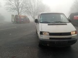 Wypadek we mgle na starej „trójce” pod Skwierzyną. Bus uderzył w motorower [ZDJĘCIA]