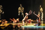 Niesamowite malarskie widowisko na scenie RCKP w Krośnie. Kryptonim 27 to spektakl baletowy inspirowany obrazami Beksińskiego [ZDJĘCIA]