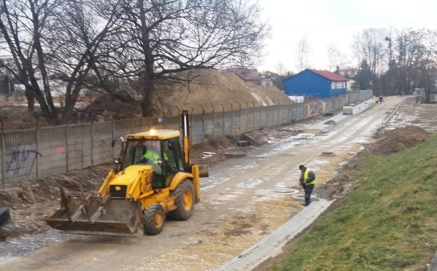Budowa nowej drogi na ul. Jesionowej rozpoczęła się jesienią...
