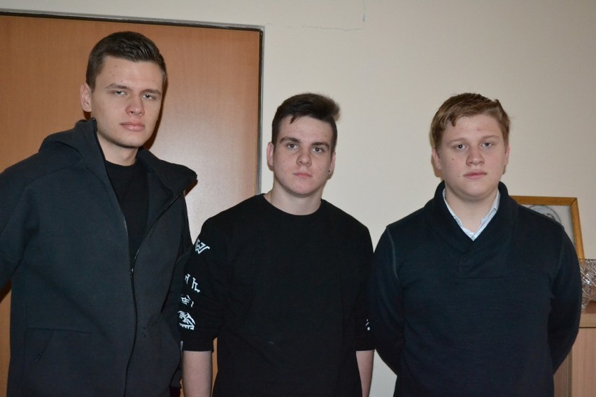 Kordian Kuśnierczyk (z lewej), Dominik Ciupek (w środku) i...