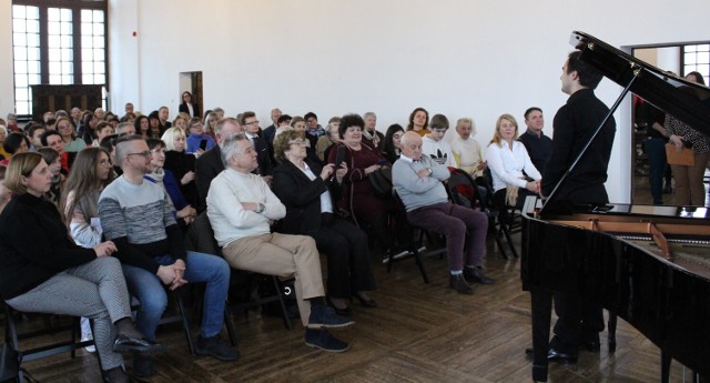 llia Ovcharenko dał koncert fortepianowy w Piotrkowie, żeby podziękować Polakom za pomoc Ukrainie