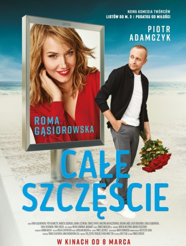 CAŁE SZCZĘŚCIE

reż. Tomasz Konecki, komedia, Polska 2019, 100 minut, od 16 lat
bilety:
18 zł normalny
16 zł ulgowy
14 zł tani poniedziałek, grupowy

W spokojne i uporządkowane życie Roberta, muzyka z orkiestry symfonicznej (Piotr Adamczyk), który samotnie wychowuje dziesięcioletniego synka Filipa (Maks Balcerowski), niespodziewanie wbiega pełna energii i uroku popularna gwiazda fitness Marta (Roma Gąsiorowska). Dwa różne charaktery, spojrzenia na miłość i życie. Jej świat to wielkie miasto, egzotyczne podróże i sport. Marta ma swoje programy telewizyjne, wydaje książki kulinarne, a jej twarz gości na okładkach najpopularniejszych magazynów. Robert to chodzące zaprzeczenie „sportowego trybu życia”. Jego świat to spokojna przystań, rodzicielskie wyzwania, kosz pełen prania, klasówki z matematyki syna – wszystko to działa, dopóki w jego życiu nie pojawia się Marta… Przebojowa gwiazda i onieśmielony jej urokiem mężczyzna. Dlaczego los ich połączył? Czy uda im się wspólnie odnaleźć „Całe szczęście”?

15.03.2019r
20:15 (2D)
16.03.2019r
20:15 (2D)
17.03.2019r
18:00 (2D)
18.03.2019r
18:00 (2D)
19.03.2019r
18:00 (2D)
20.03.2019r
18:00 (2D)
21.03.2019r
18:00 (2D)
22.03.2019r
20:00 (2D)
23.03.2019r
20:00 (2D)
25.03.2019r
20:00 (2D)
27.03.2019r
20:00 (2D)
28.03.2019r
20:00 (2D)