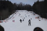 Białe szaleństwo na stoku naciarskim Na Stadionie w Kielcach. Warunki i pogoda znakomite [ZDJĘCIA]