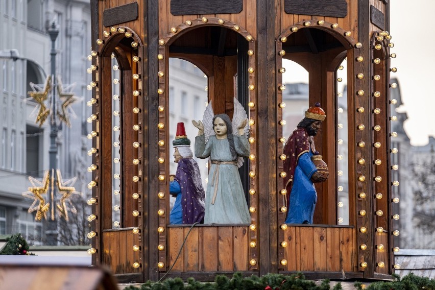 Na poznańskich ulicach pojawiły się już świąteczne ozdoby....