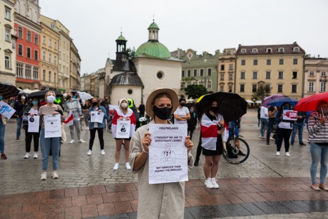 Manifestacja solidarności z Białorusią na Rynku w Krakowie