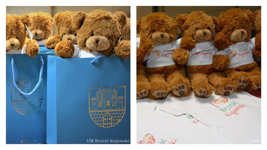 Pluszowe misie, body z napisem „I love BK” oraz list gratulacyjny dla dzieci z Brześcia Kujawskiego urodzonych w 2020 roku