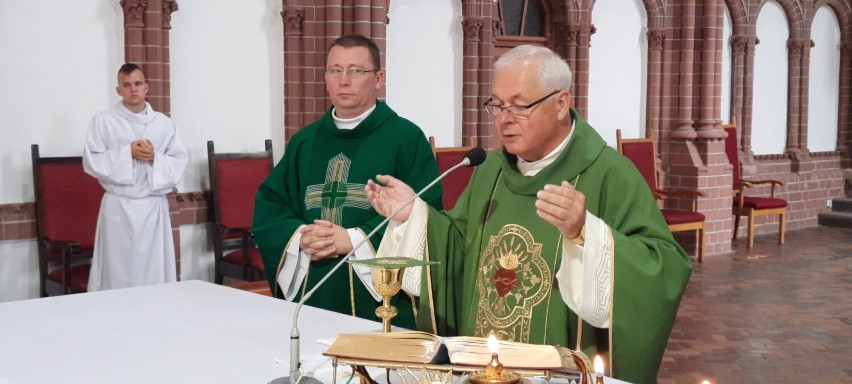 Pożegnanie poroboszcza parafii pw. NSPJ w Żarach, księdza...