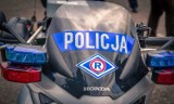 W Sieradzu pijany motocyklista wjechał w tył samochodu. 24-letni sprawca miał 2,4 promila