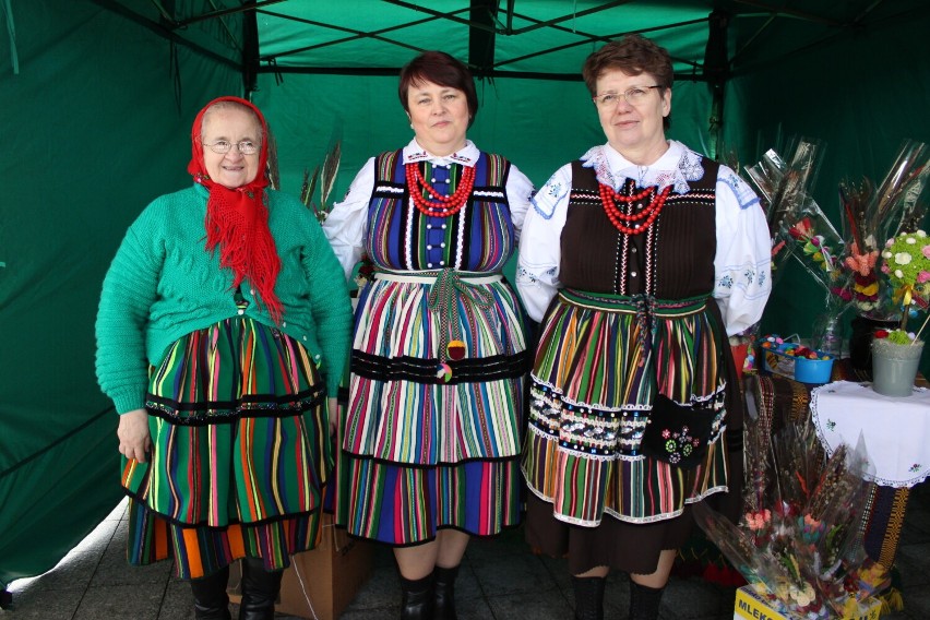 Jarmark wielkanocny w Lubochni odbywał się w niedzielę,...