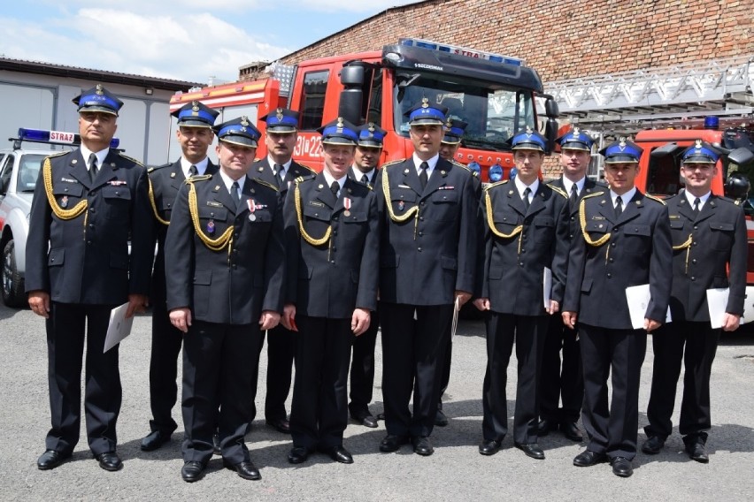 Awanse i odznaczenia dla koneckich strażaków podczas uroczystego apelu (ZDJĘCIA)