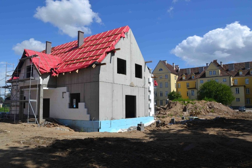 Malbork: Na Piaskach trwa budowa domków dla wychowanków domu dziecka