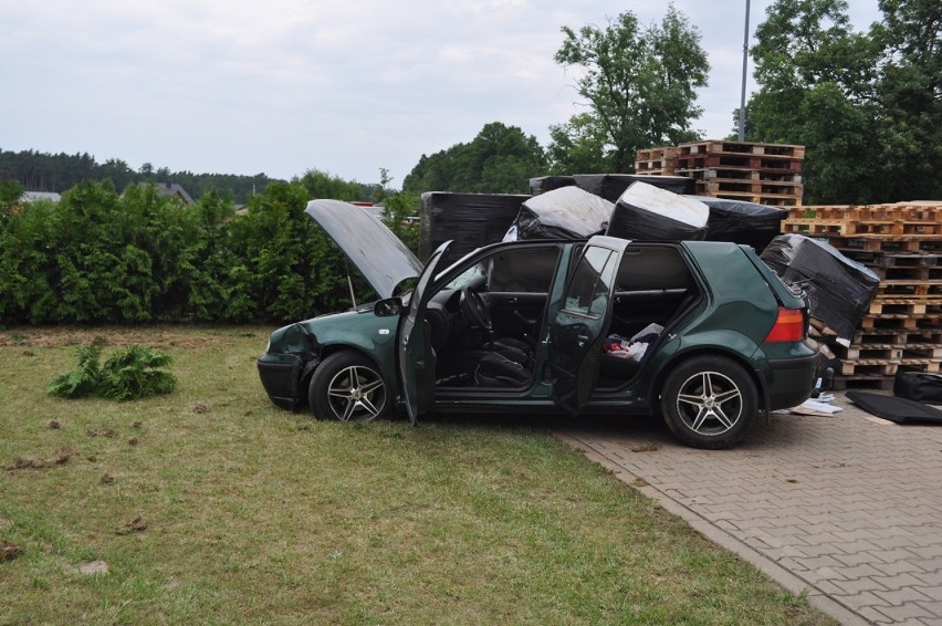 Wypadek na ul. Śremskiej w Mechlinie. VW golf staranował...