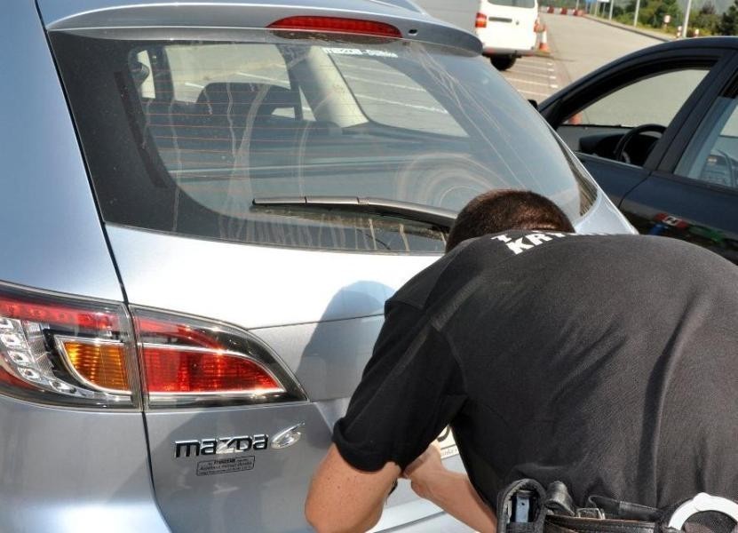Policja zatrzymała międzynarodowych złodziei samochodów (ZDJĘCIA)